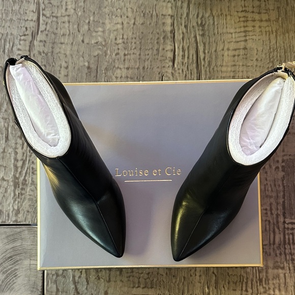 Louise et Cie Shoes - Louise et Cie Sleek Black Ankle Booties